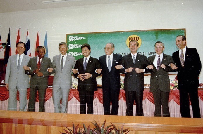 Việt Nam gia nhập ASEAN